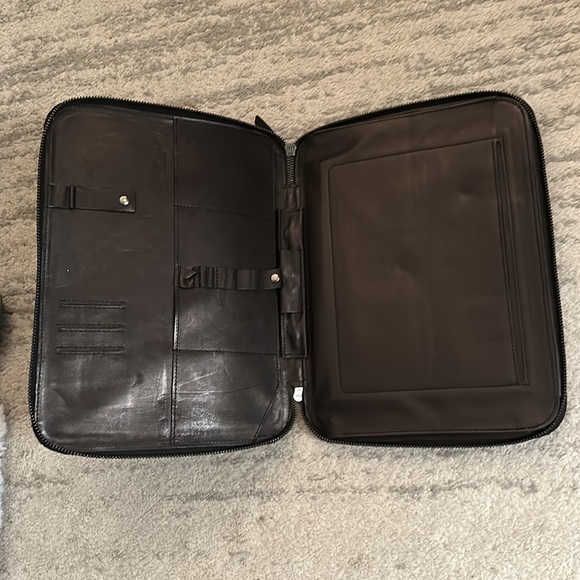 Leather laptop sleeve for 13” laptop - Picture 3 of 6